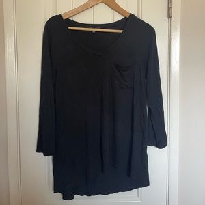 Black quarter length tee